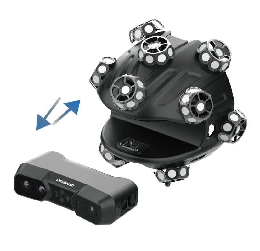 白い背景に、ハンドヘルド型の3Dスキャナーと、複数の反射マーカーが付いた黒い装置が並べられています