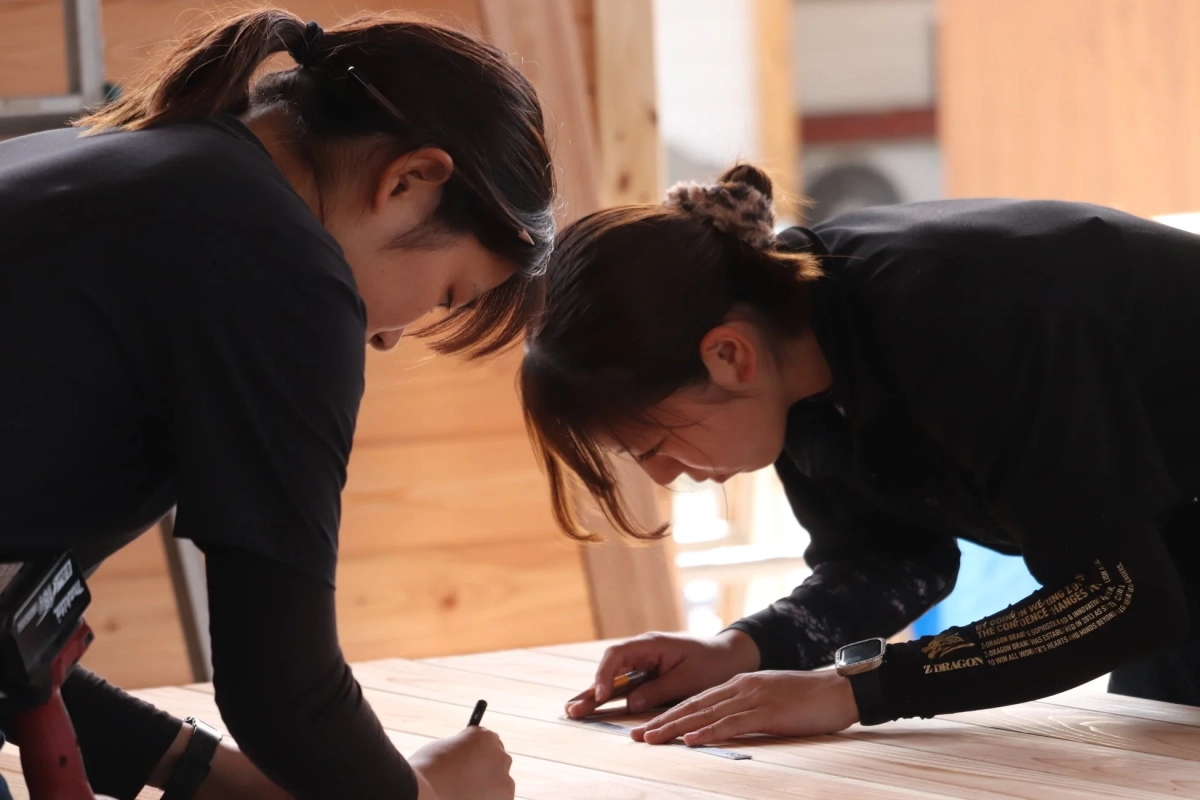 木材の測定作業